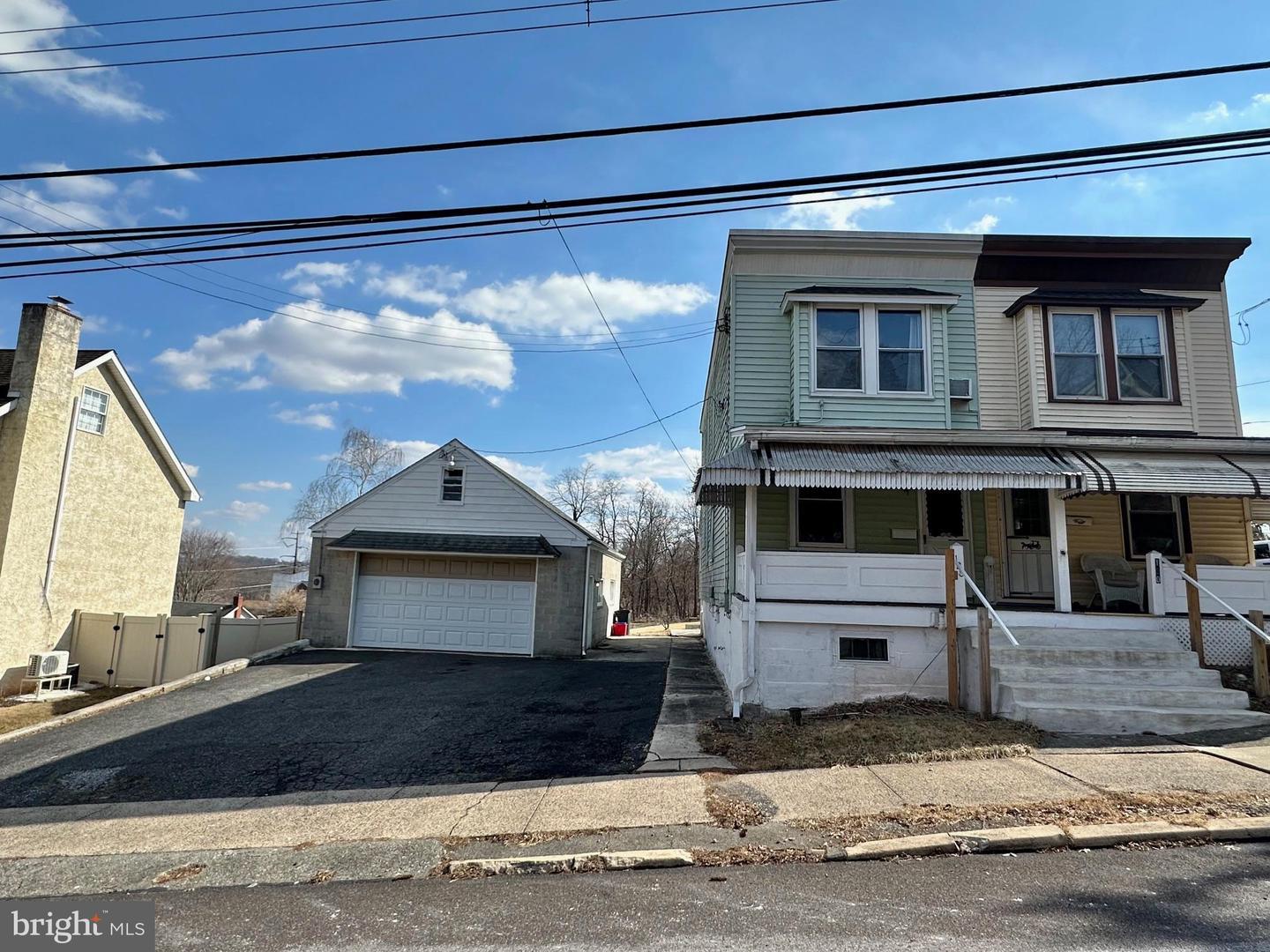 Pikeland Ave, Spring City, PA 19475