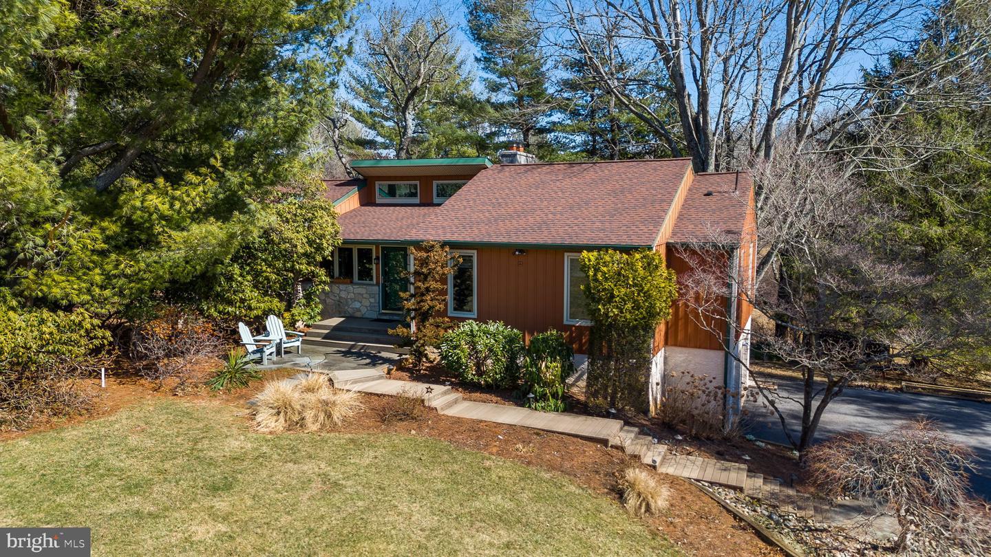Briar Wood Ct, West Chester, PA 19380