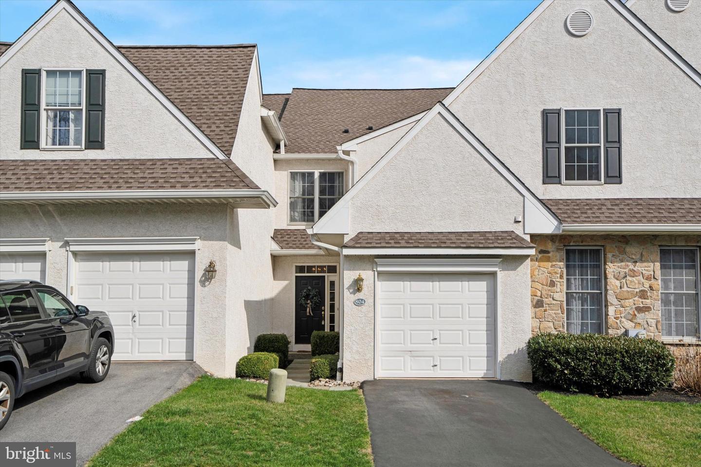 Whispering Brooke Dr, Newtown Square, PA 19073