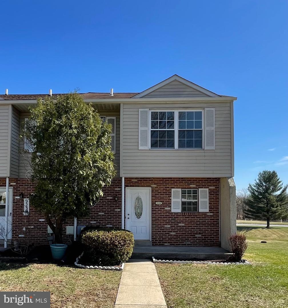 Lancaster Ct, Downingtown, PA 19335