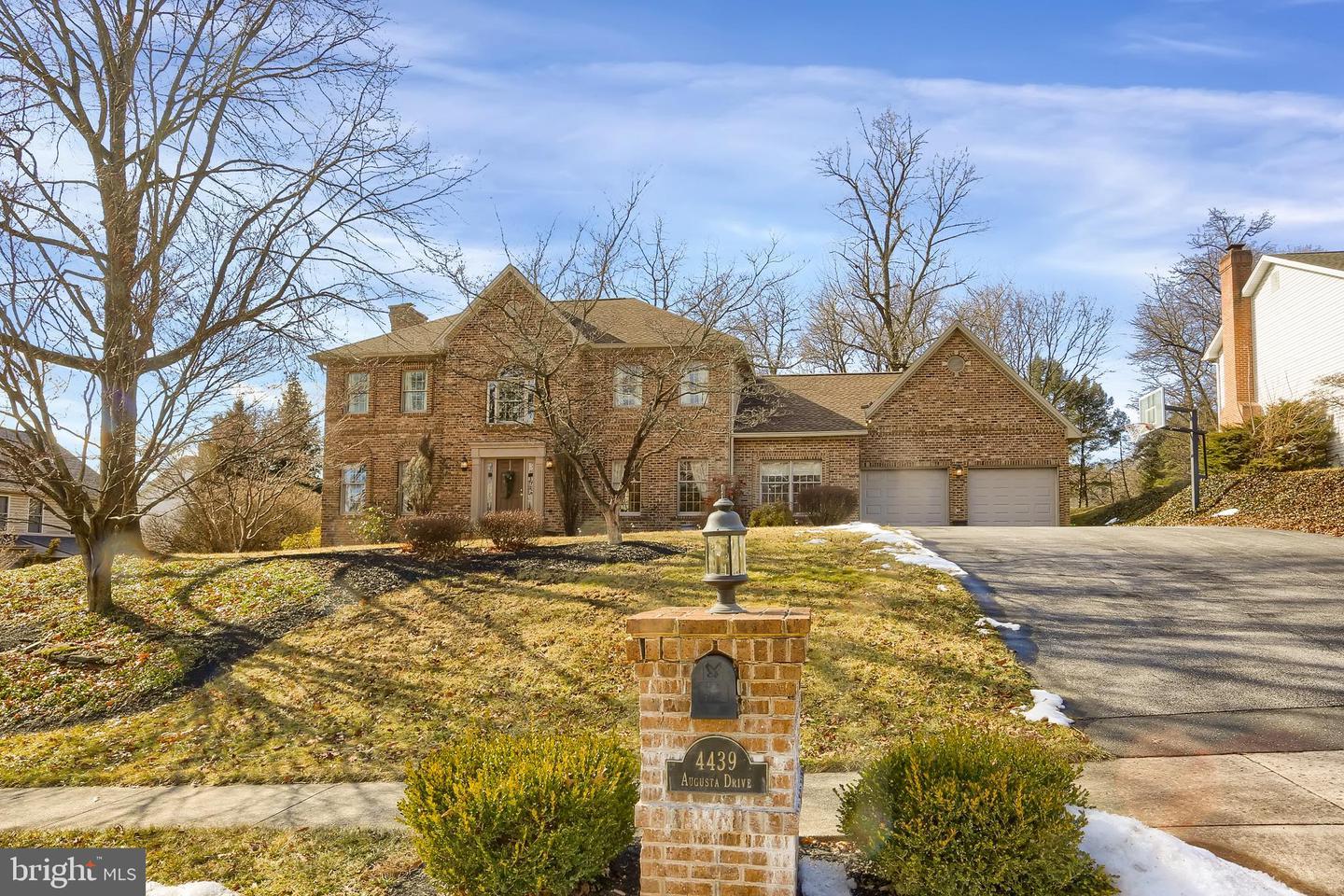 Augusta Dr, Harrisburg, PA 17112