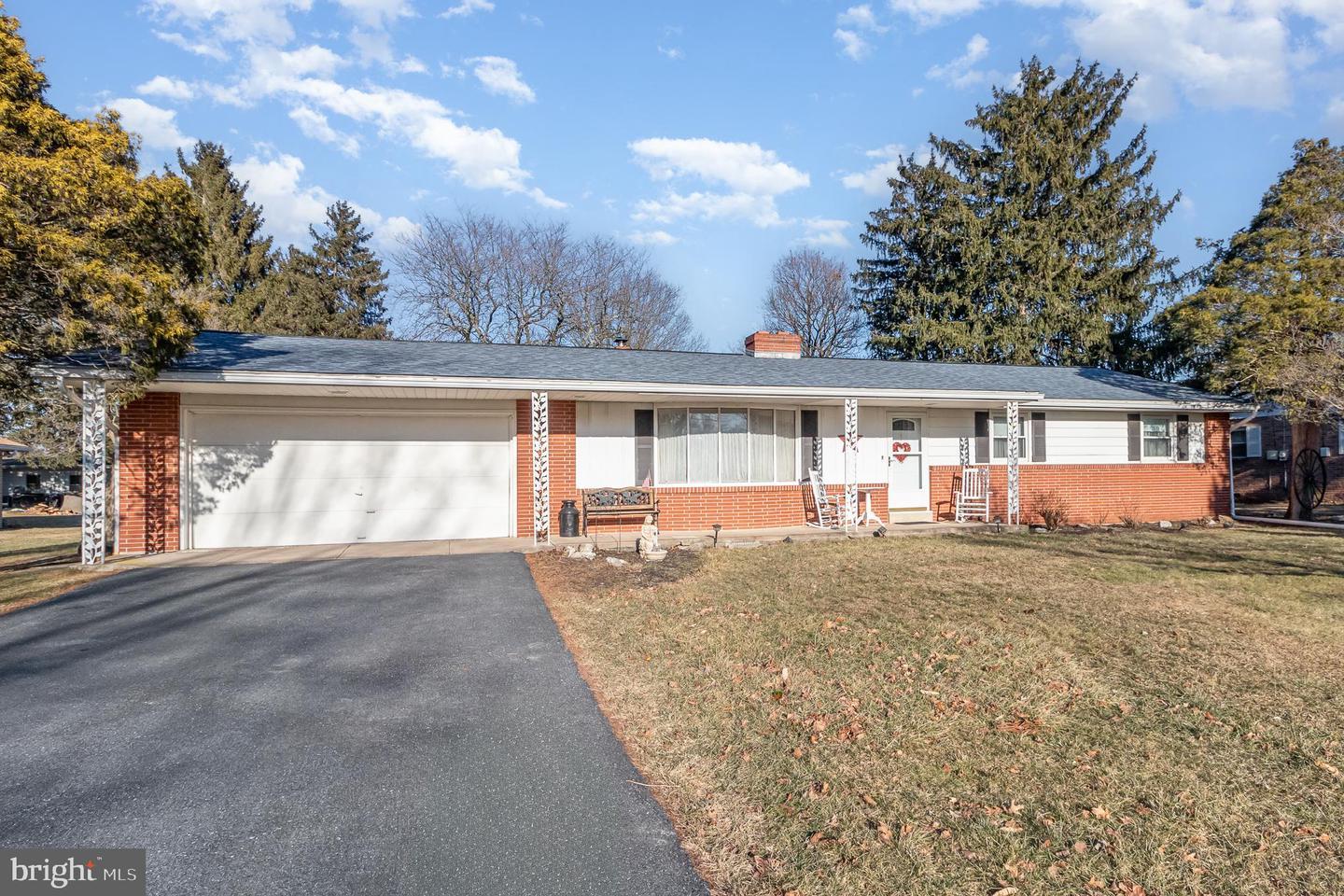 Springlake Rd, Harrisburg, PA 17112