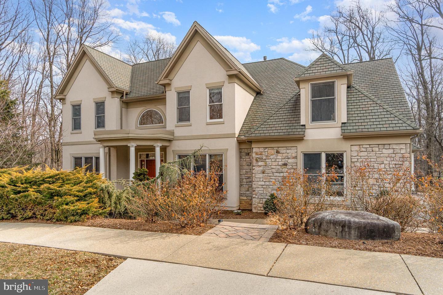 English Ivy Ct, Hummelstown, PA 17036
