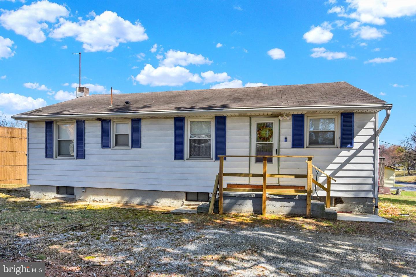 Lake Dr, Harrisburg, PA 17112