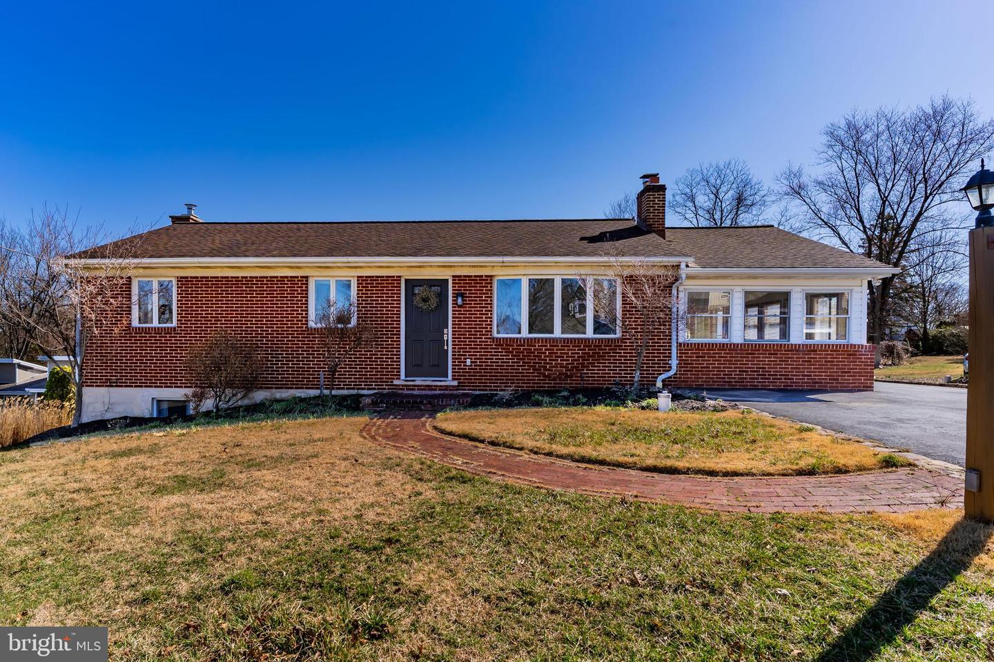 N Blue Ribbon Ave, Harrisburg, PA 17112