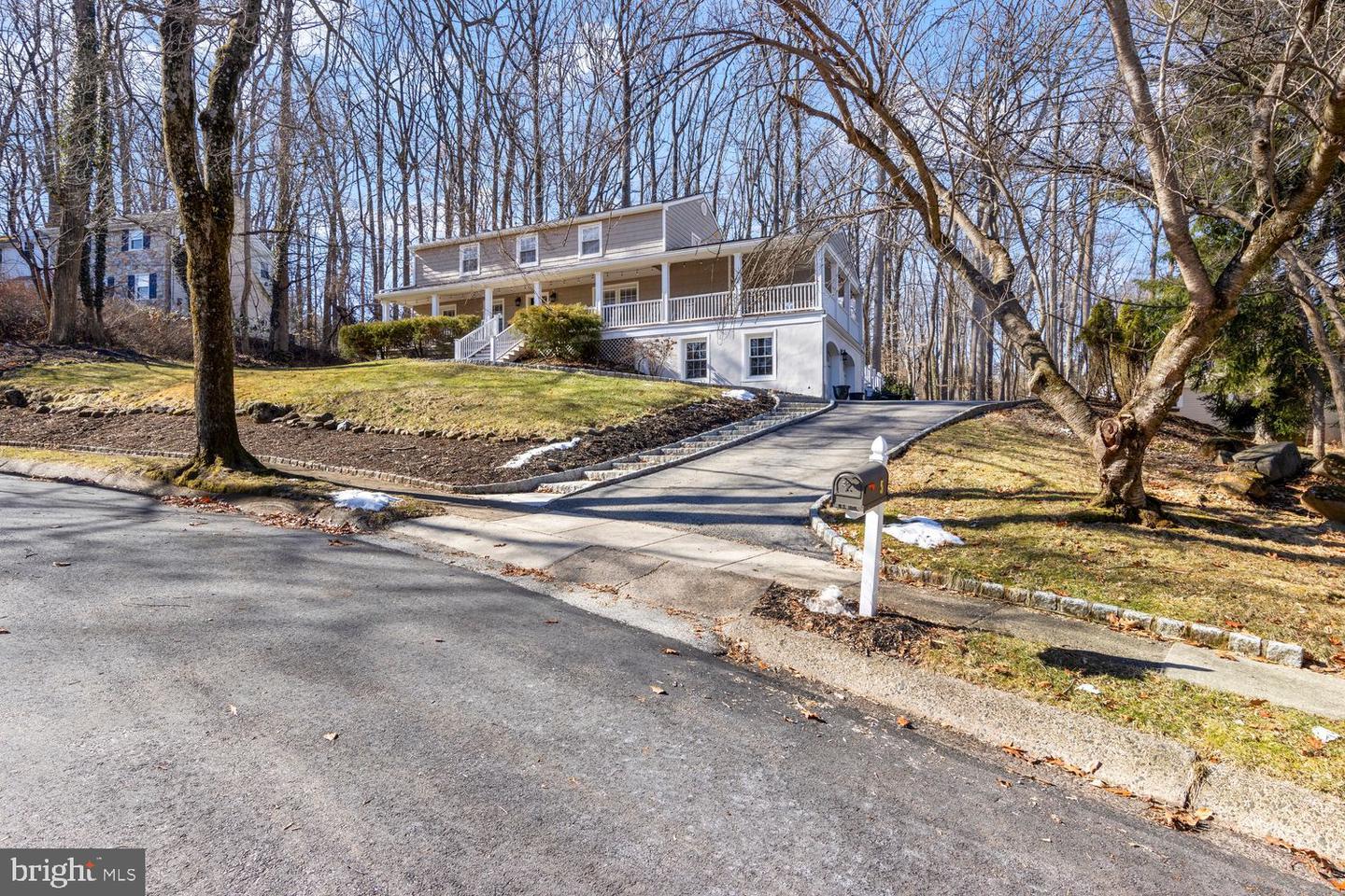 Crestview Cir, Wayne, PA 19087
