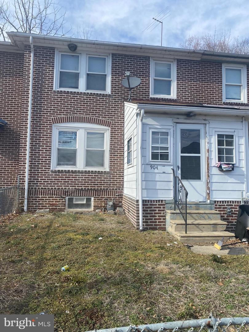 E 14th St, Chester, PA 19013