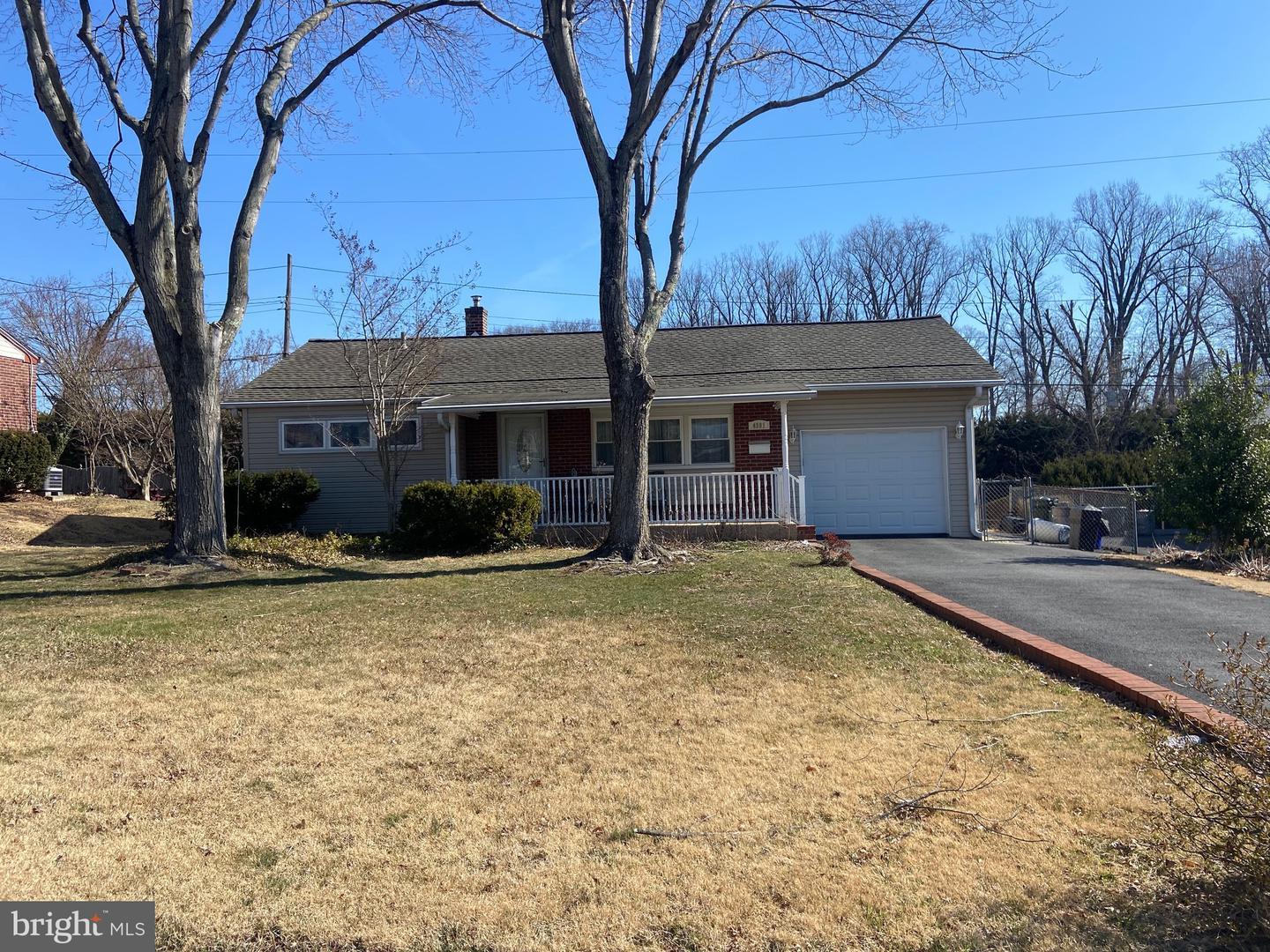 Park Ln, Aston, PA 19014