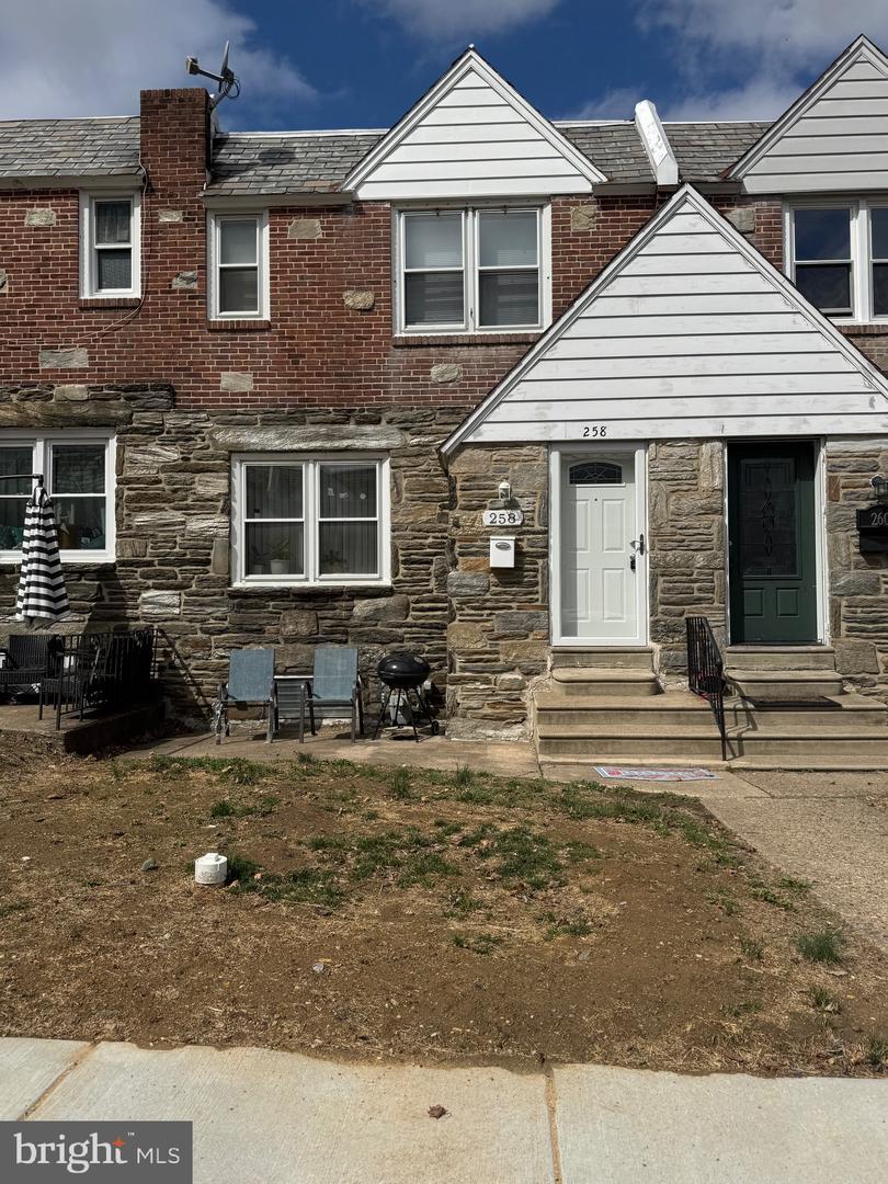 S Bayberry Ln, Upper Darby, PA 19082