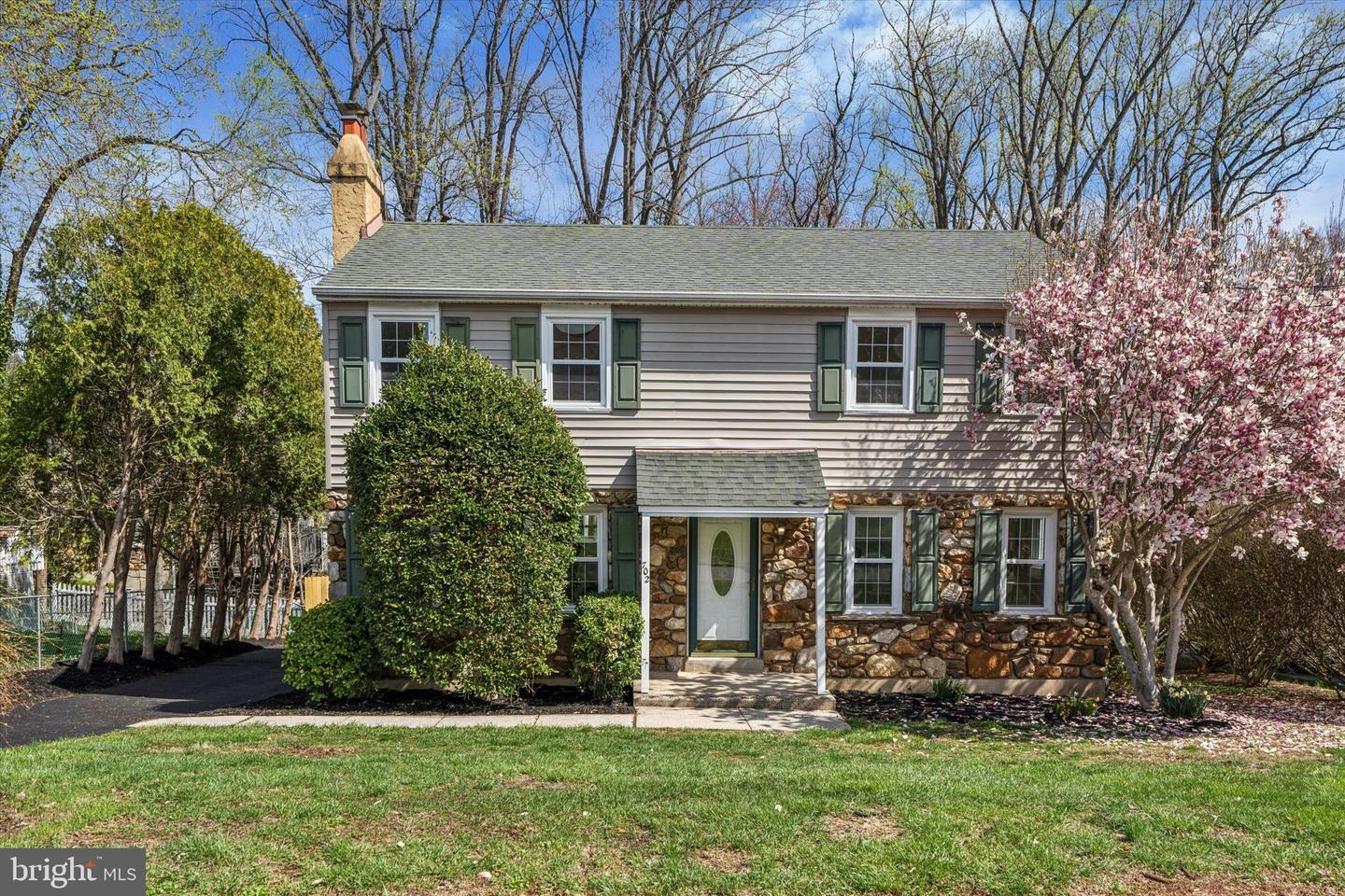 Oxford Ln, Wallingford, PA 19086