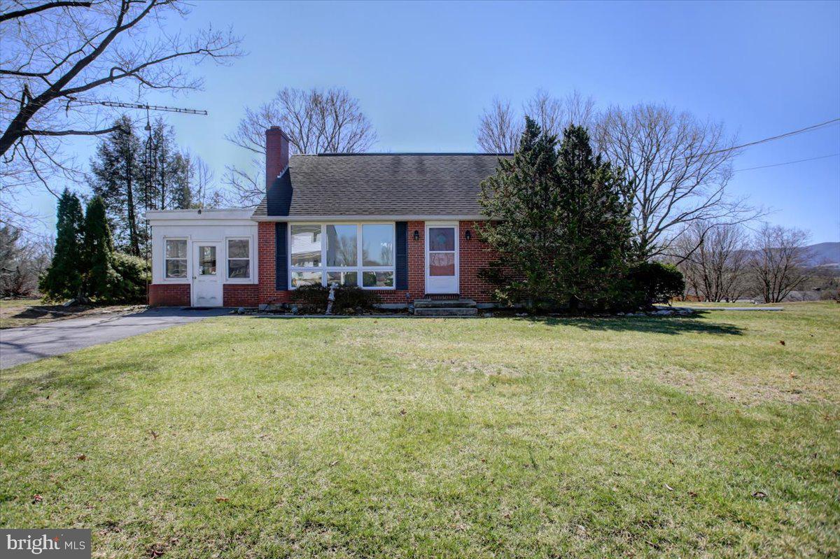 Hillcrest St, Mercersburg, PA 17236