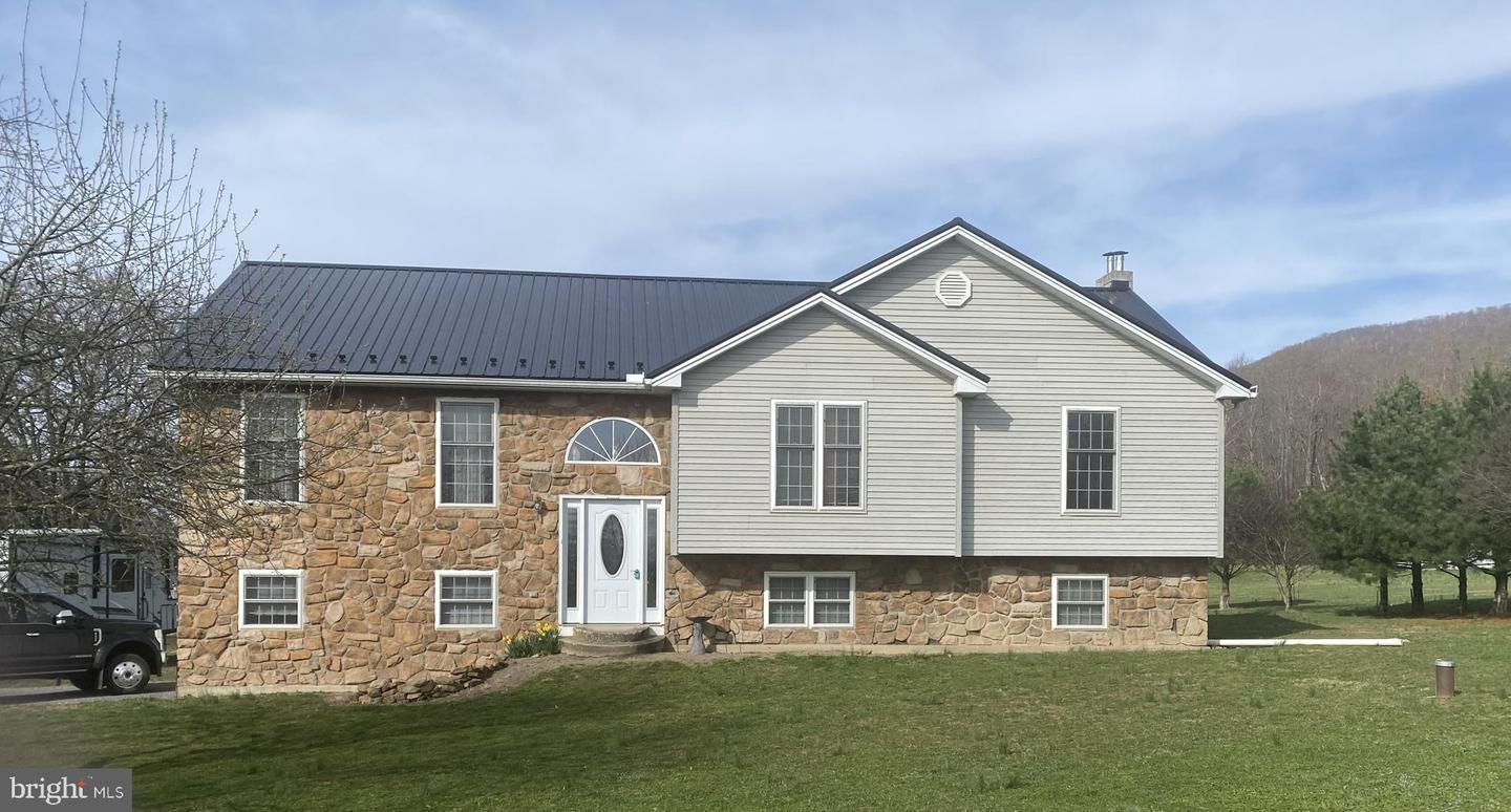 Maple Rd, Mifflintown, PA 17059