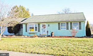 Crescent Dr, Manheim, PA 17545