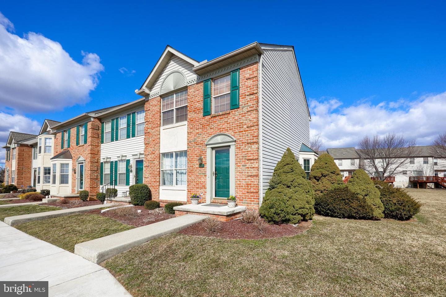 Cobblestone Ln, Lancaster, PA 17601