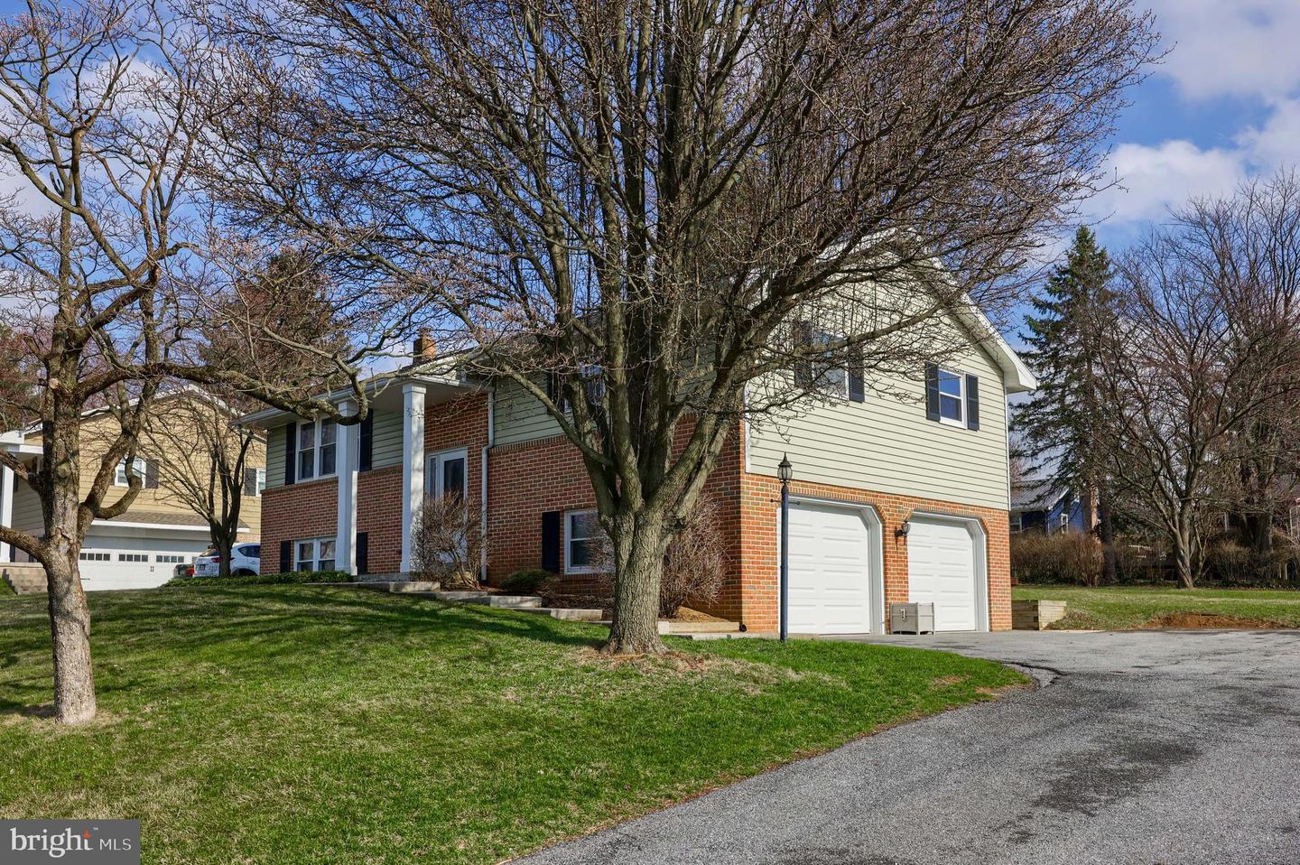 Knollwood Dr, Akron, PA 17501