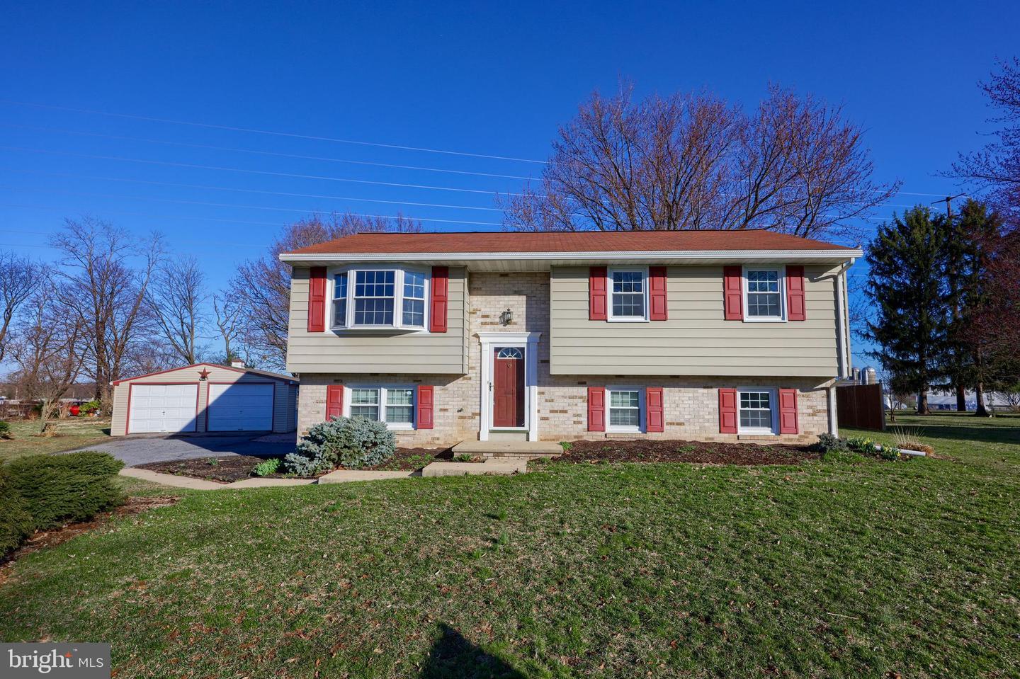 Pleasant Dr, New Holland, PA 17557