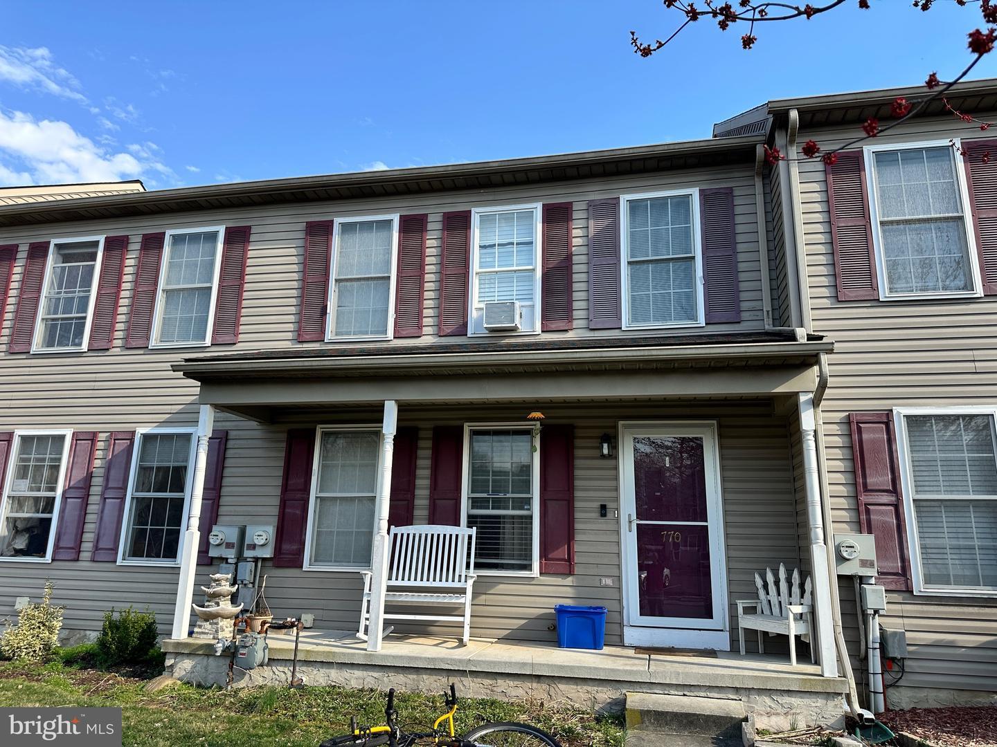 Knoll Dr, Mount Joy, PA 17552