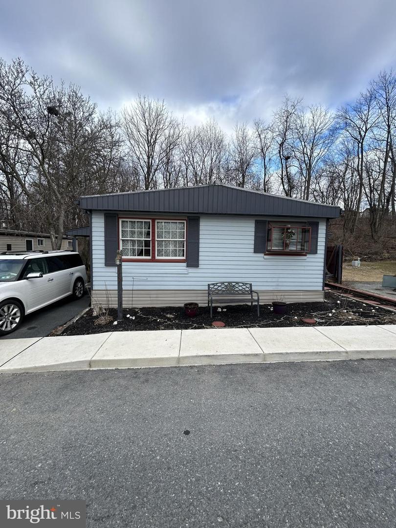 Lil Wolf Dr, Orefield, PA 18069