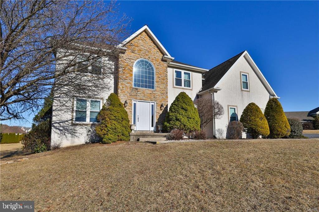Hoffman Dr S, Schnecksville, PA 18078