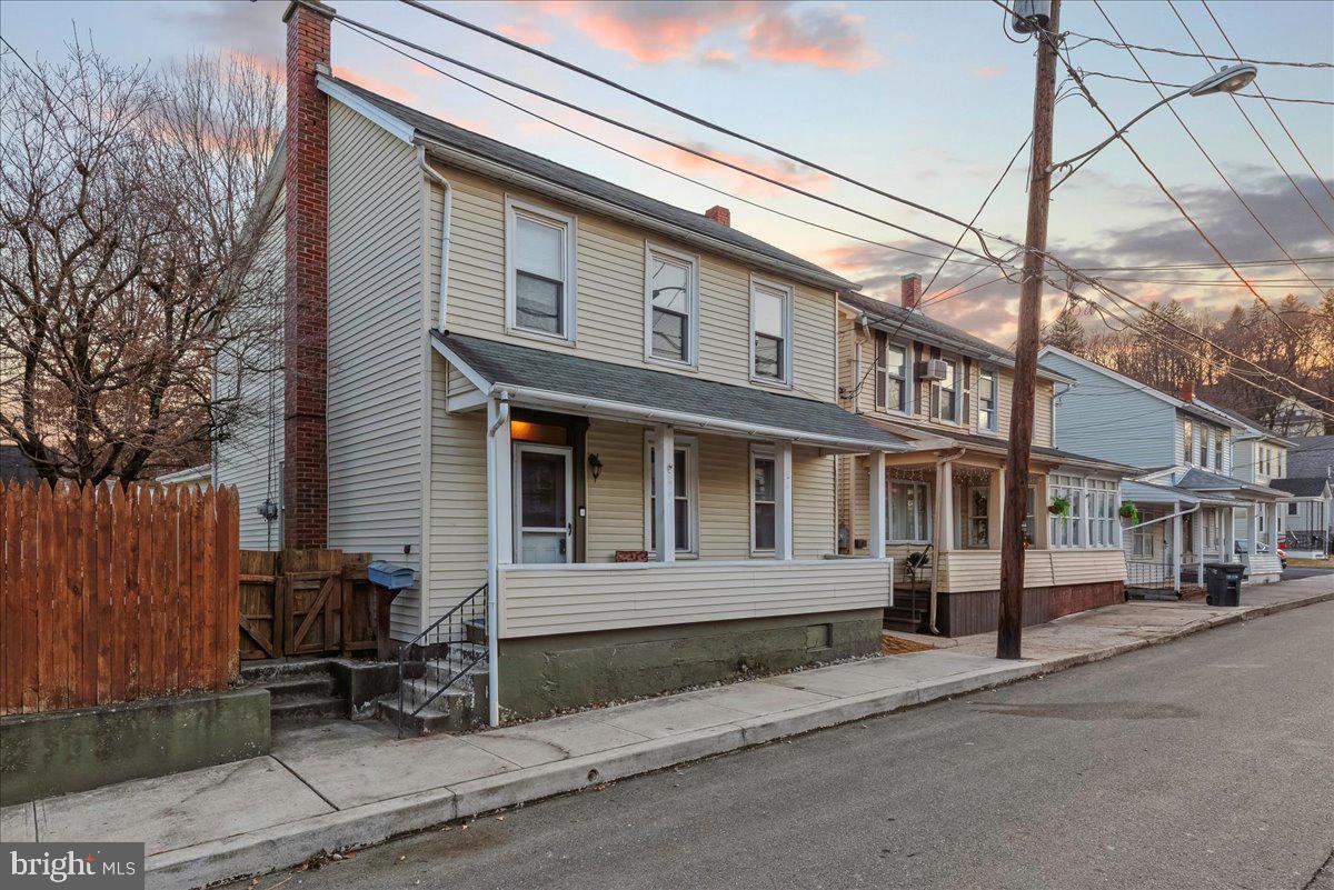E Church St, Slatington, PA 18080