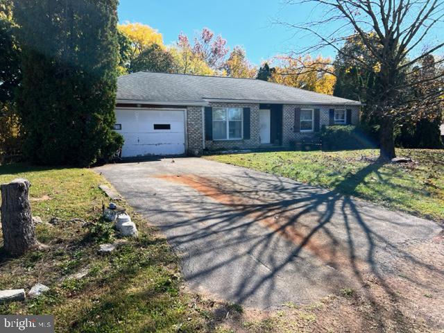 Kingston Dr, Palmyra, PA 17078