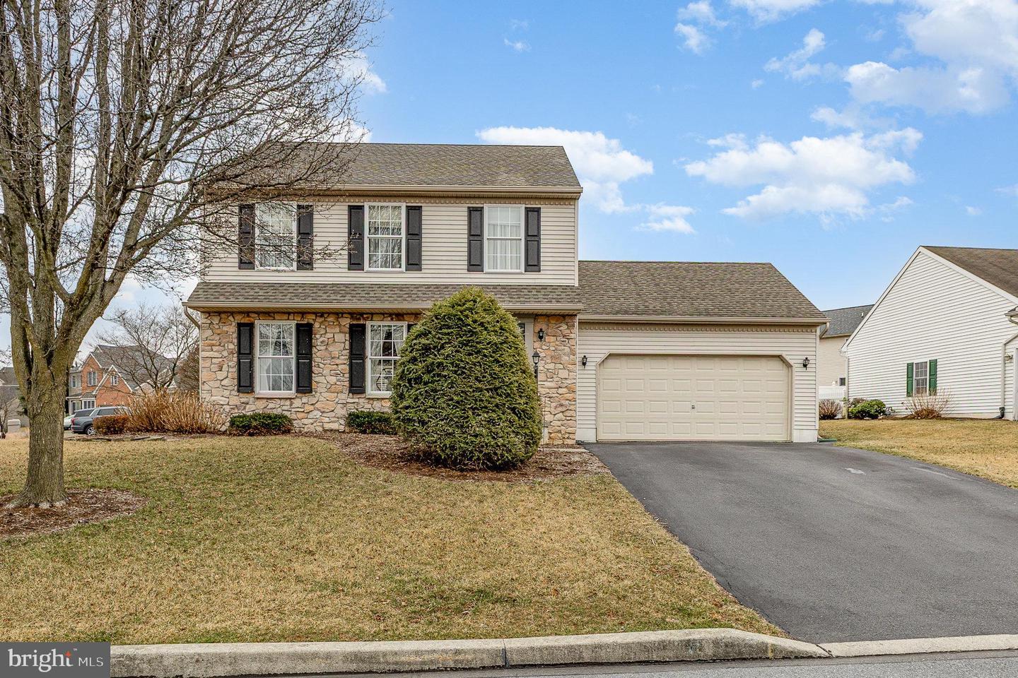 Oak Ln, Palmyra, PA 17078
