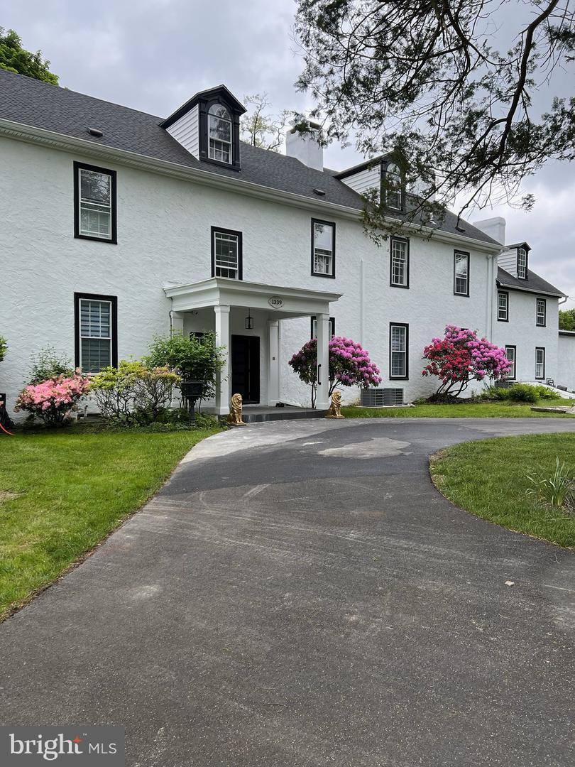 Wheatsheaf Ln, Abington, PA 19001