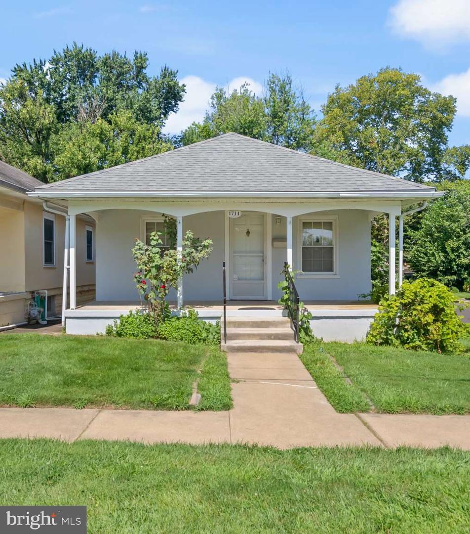 Willow Ave, Hatboro, PA 19040