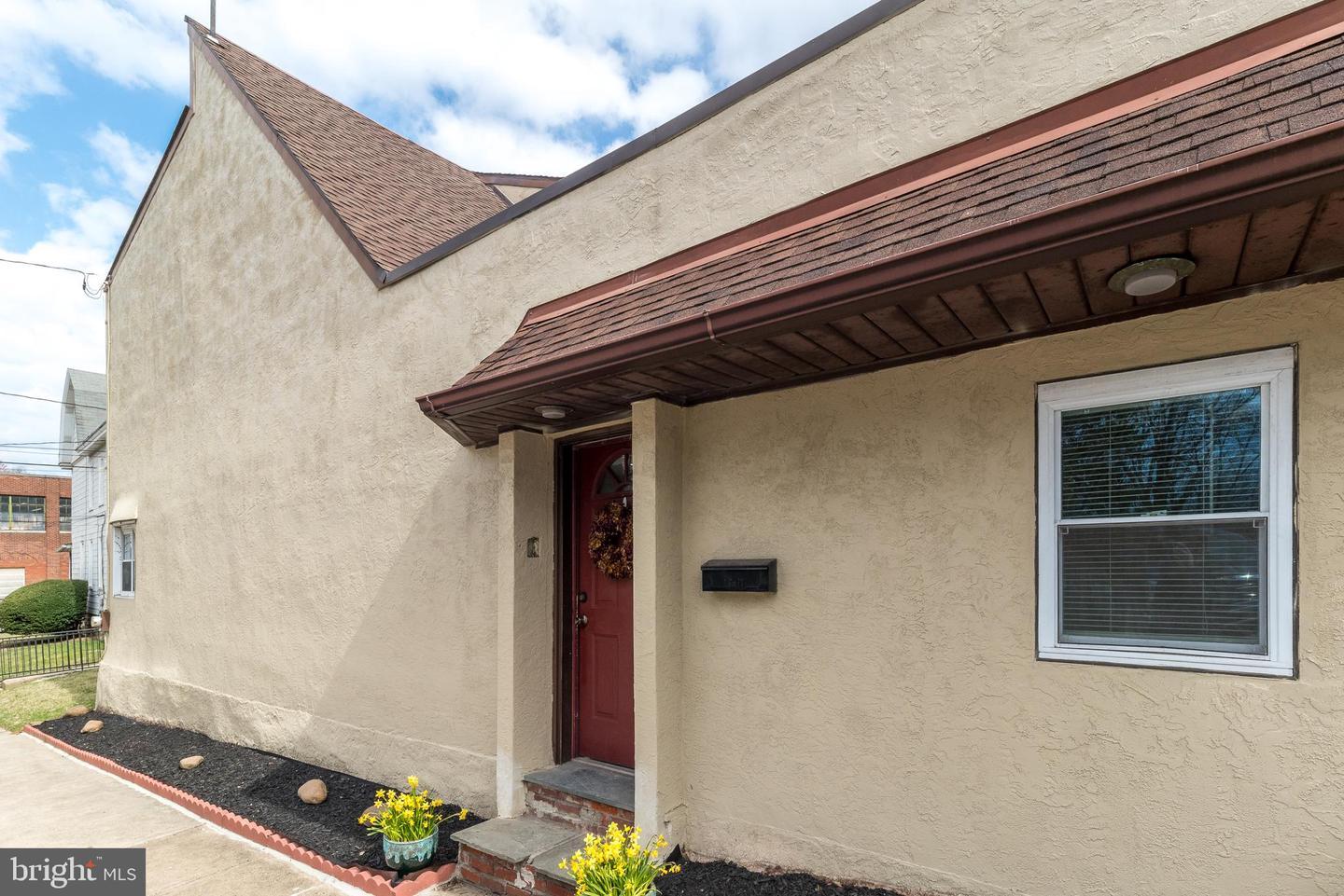 Woodland Ave, Cheltenham, PA 19012