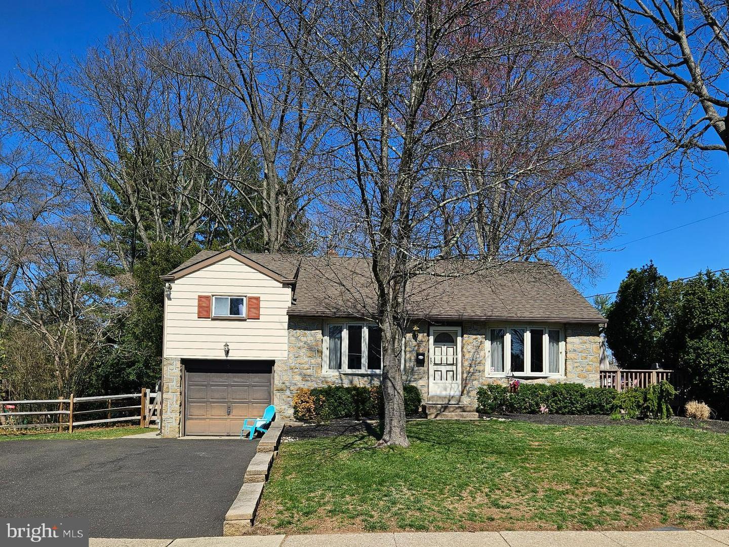 Northview Dr, Glenside, PA 19038