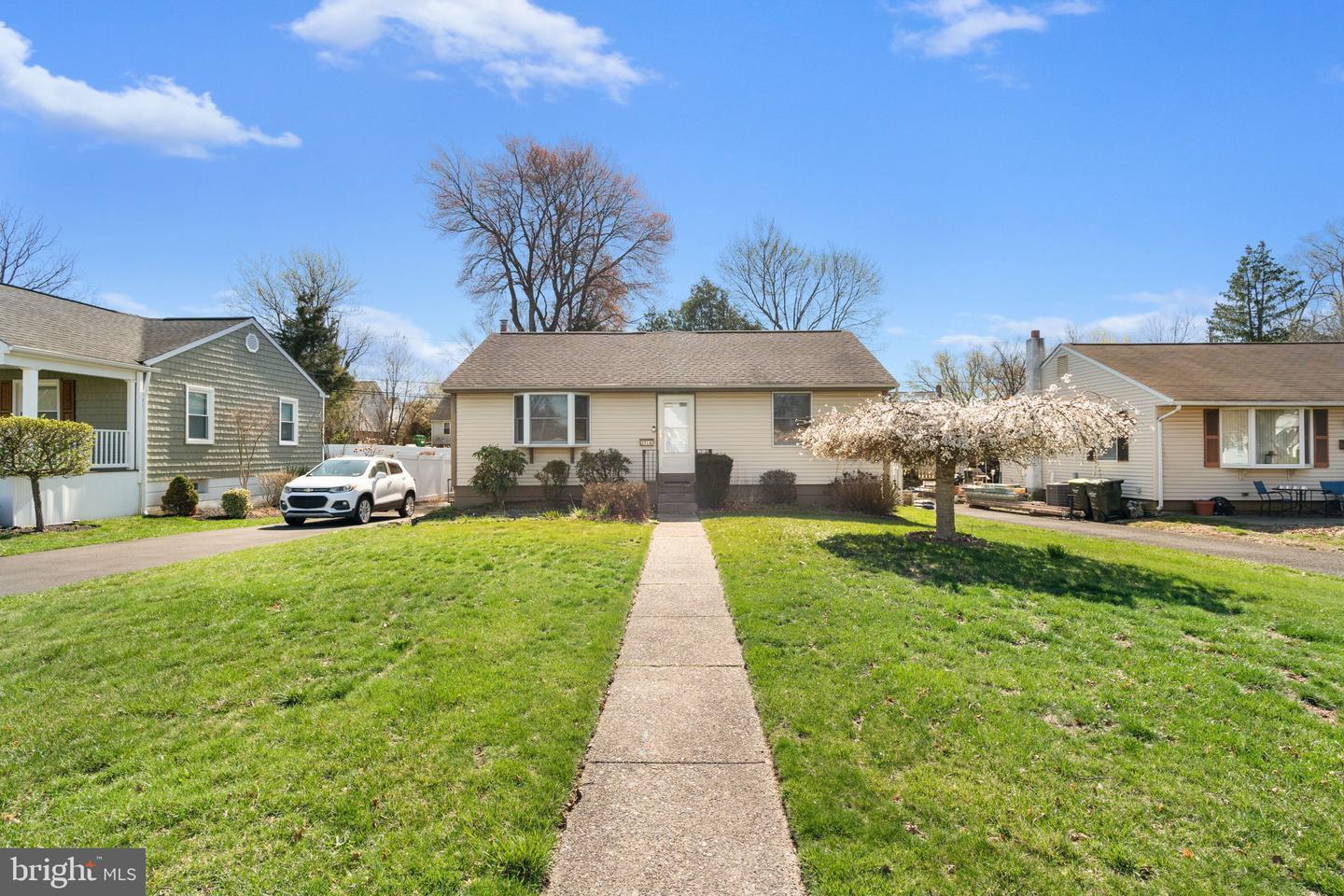 Fair Oaks Ave, Hatboro, PA 19040