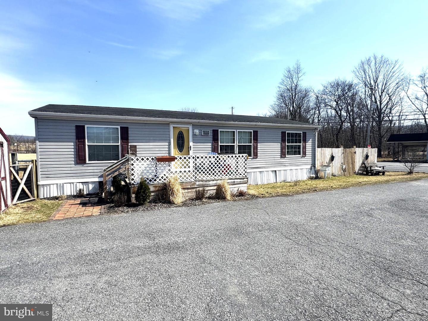 Shawna Dr, Milroy, PA 17063