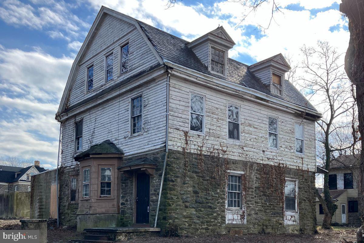 N 11th St, Philadelphia, PA 19126