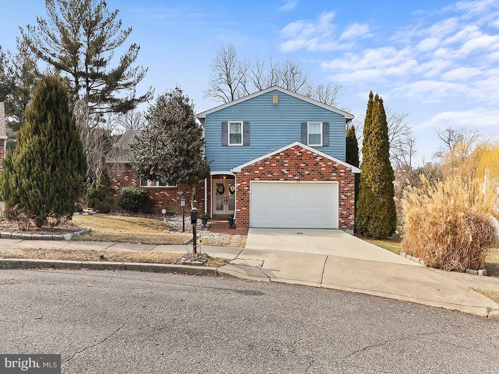 Denise Dr, Philadelphia, PA 19116