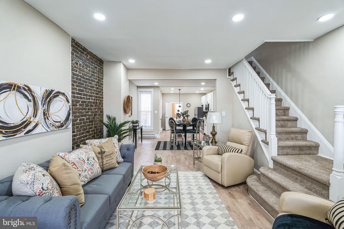 N 7th St, Philadelphia, PA 19120