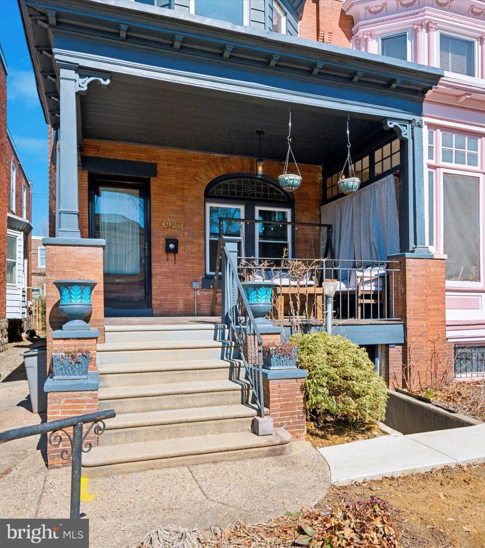 Larchwood Ave, Philadelphia, PA 19143