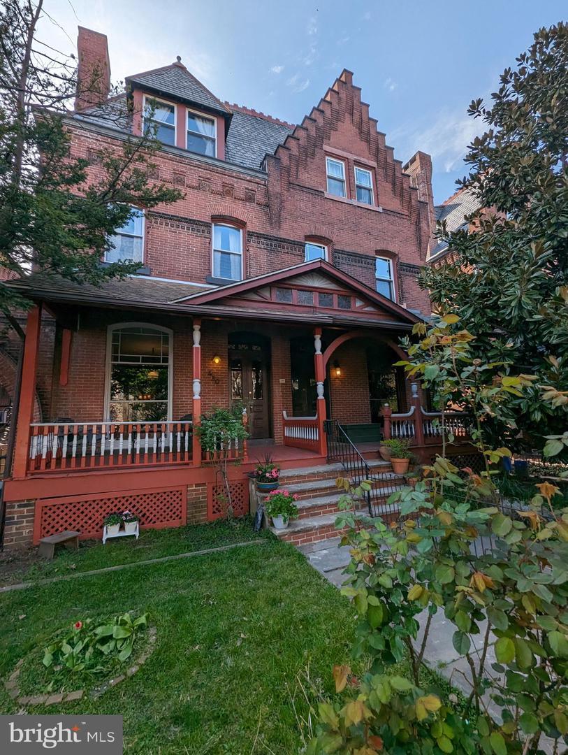 S 42nd St, Philadelphia, PA 19104