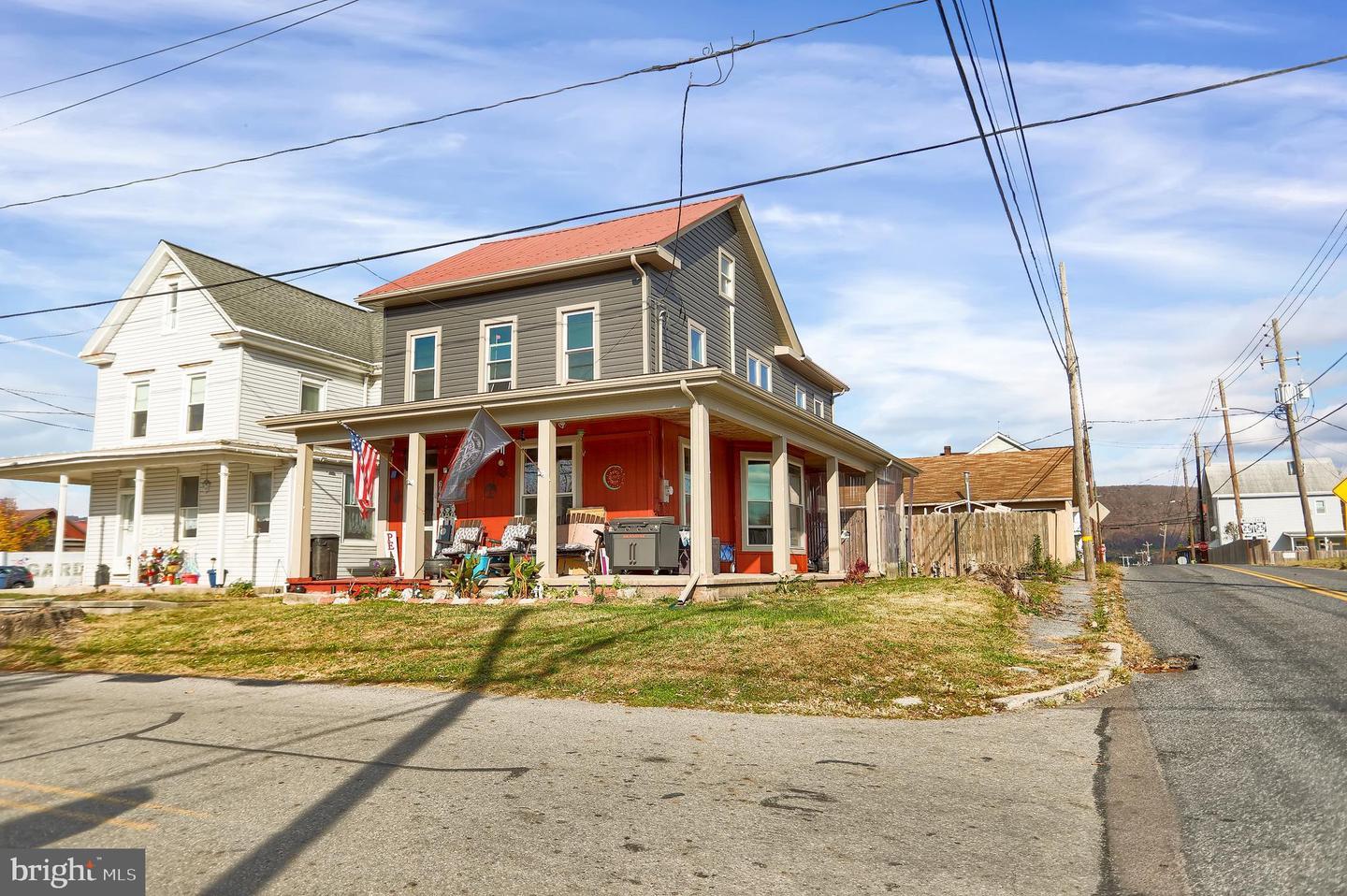 E Chestnut St, Hegins, PA 17938