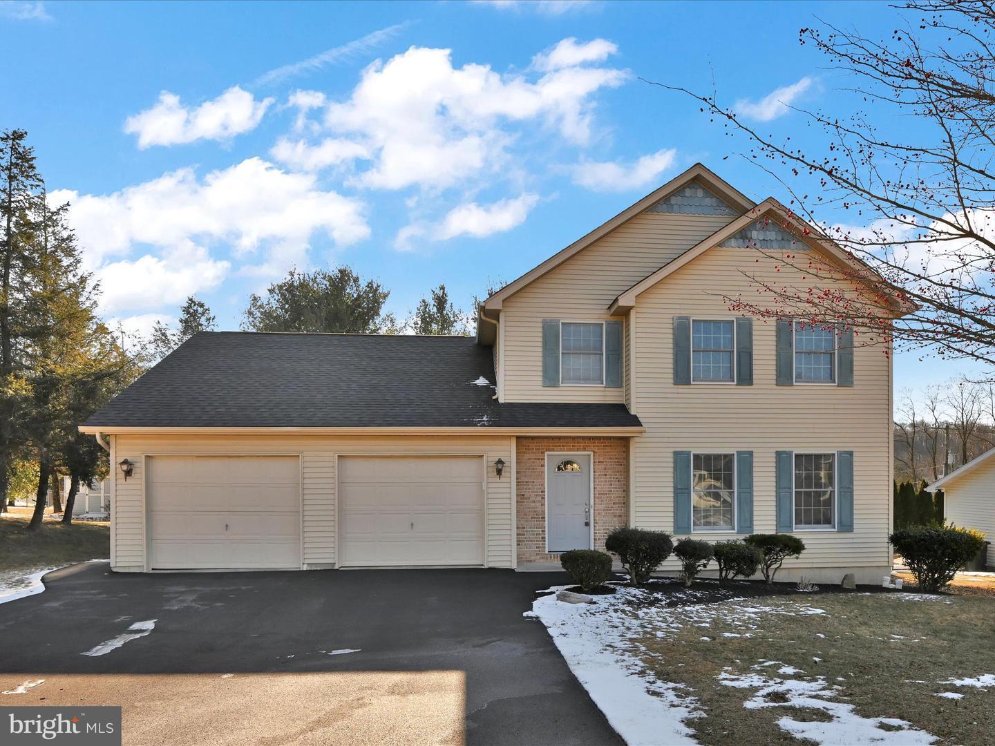 Pinewood Dr, Pottsville, PA 17901