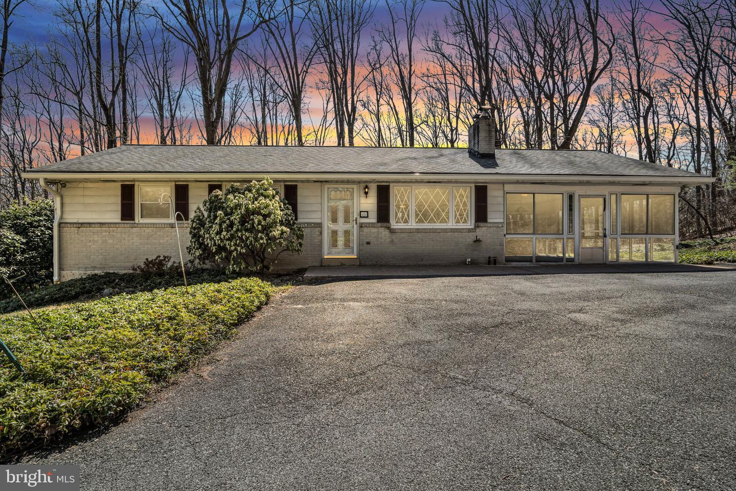 Allen Dr, Etters, PA 17319