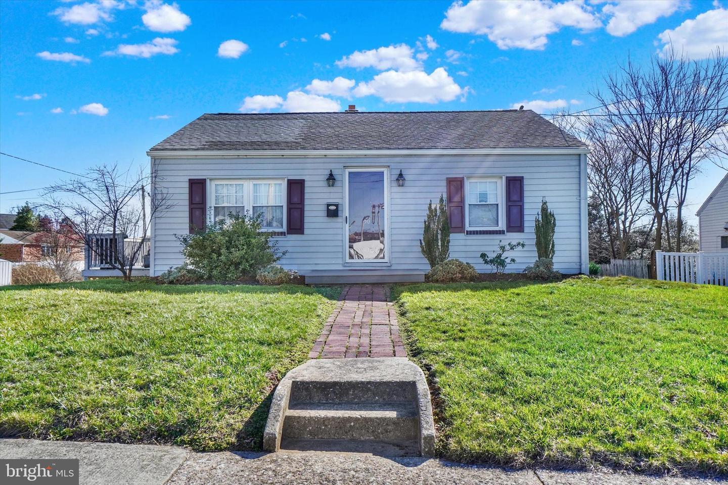 E Girard St, Dallastown, PA 17313