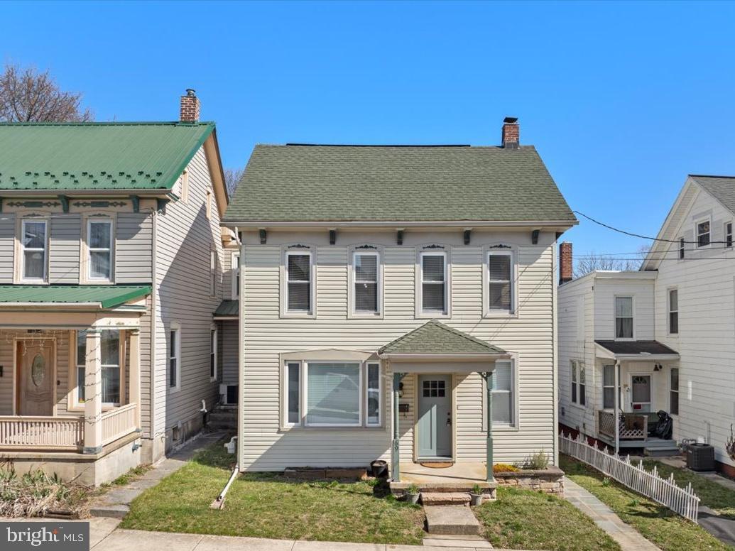 W Maple St, Dallastown, PA 17313