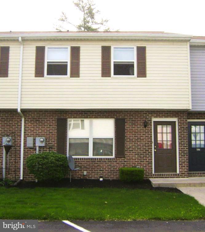 Pine Dr, Manchester, PA 17345