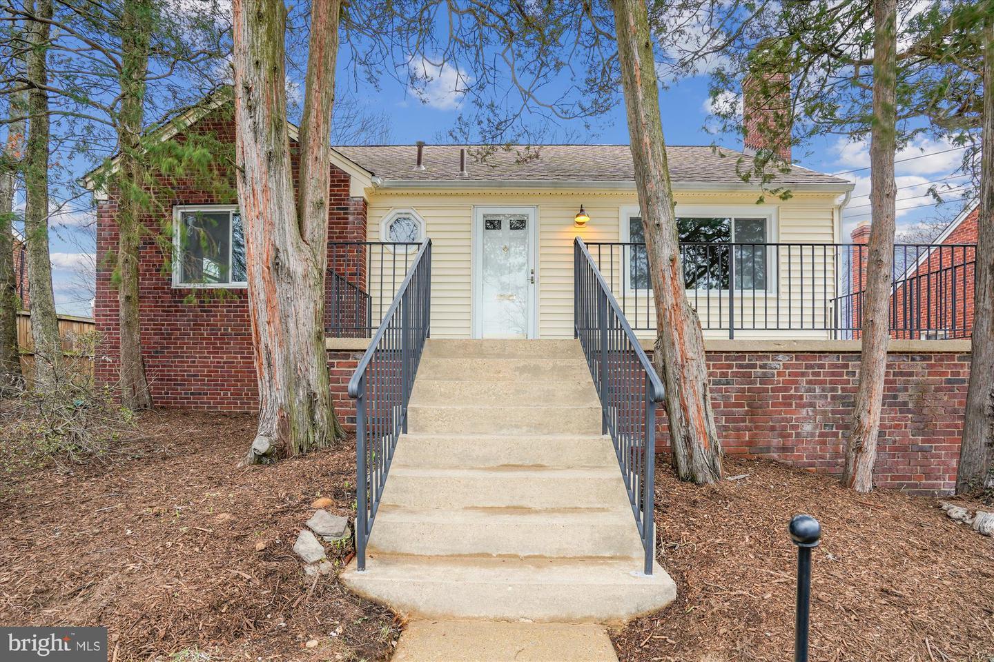 N Montana St, Arlington, VA 22205