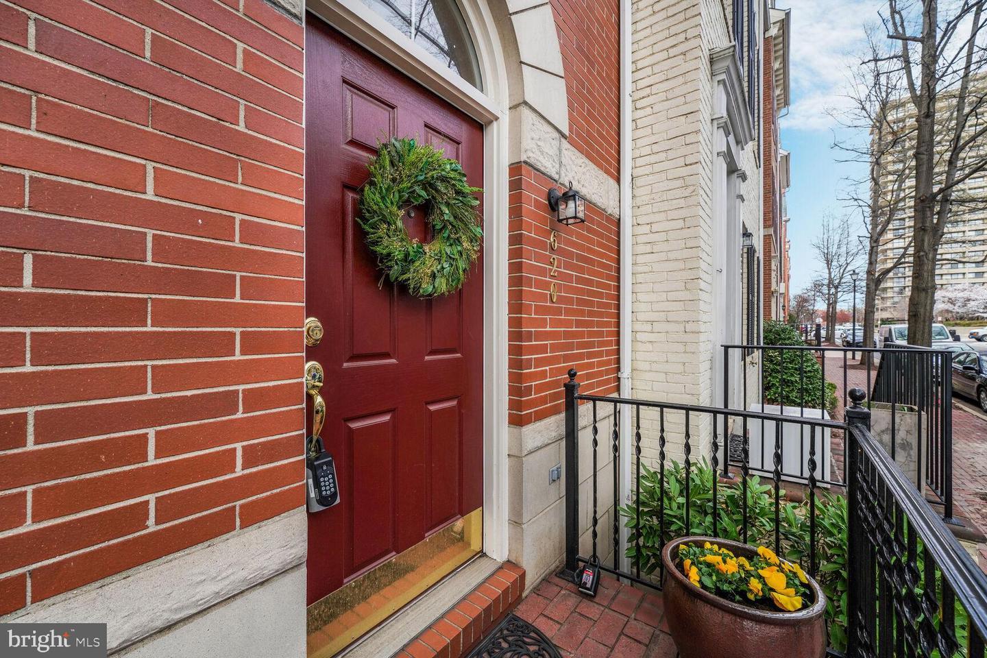 N Pitt St, Alexandria, VA 22314
