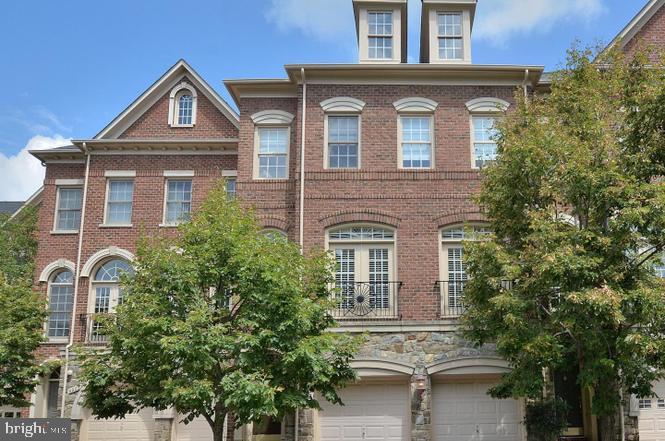 Donovan Dr, Alexandria, VA 22304