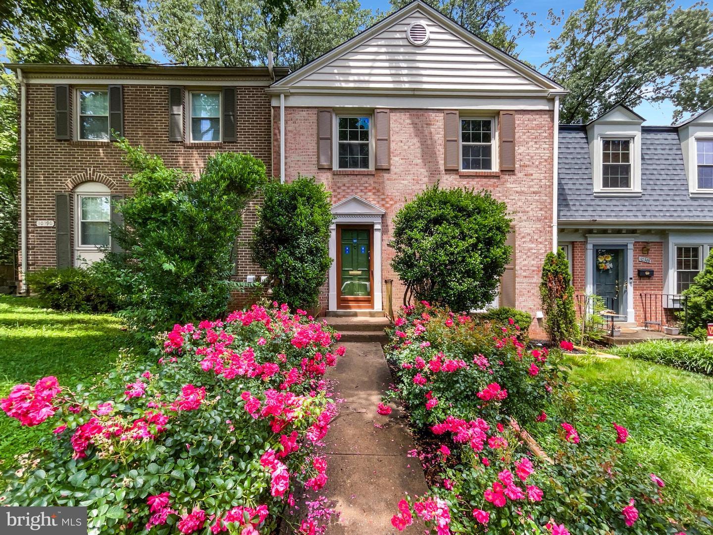 Hampshire Green Ave, Fairfax, VA 22032