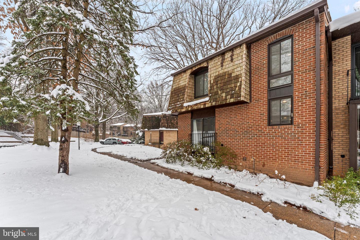 Schuyler Dr, Annandale, VA 22003