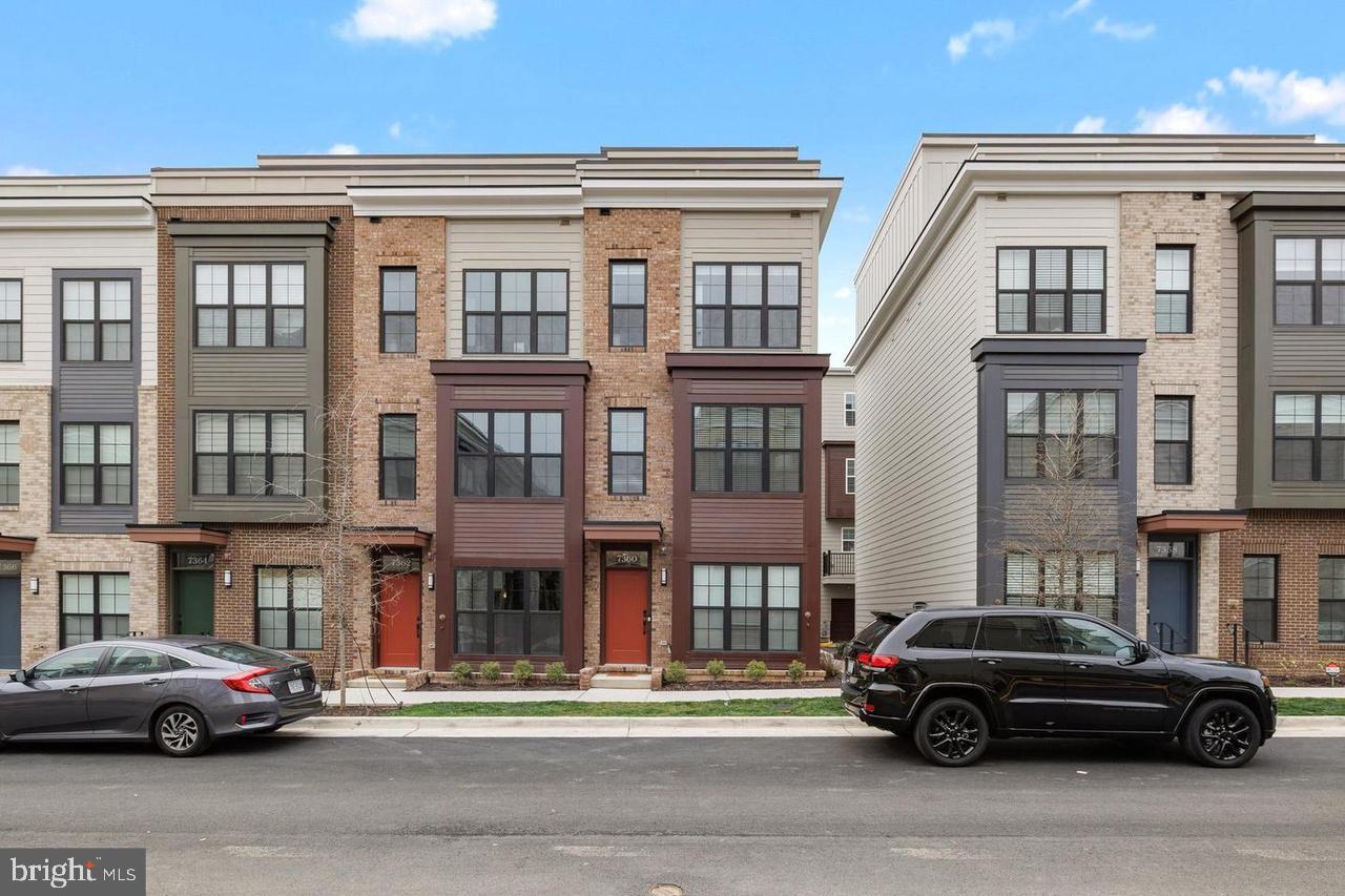 Blade Dr, Falls Church, VA 22042