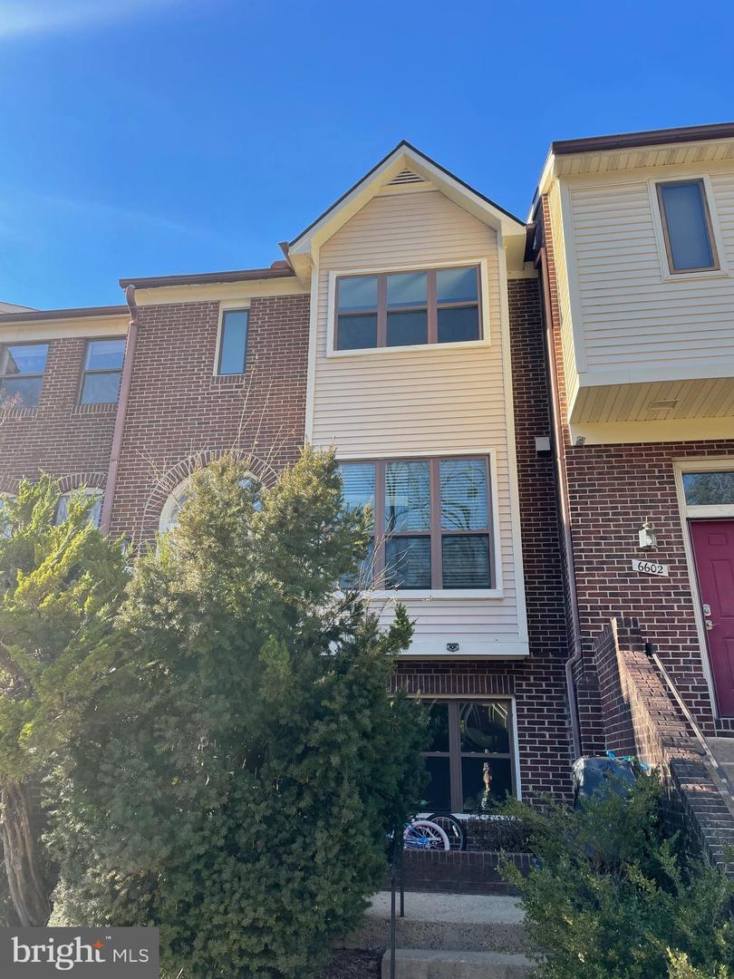 Westbury Oaks Ct, Springfield, VA 22152